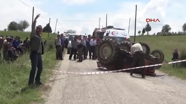 Traktörün Altında Kalan Cenazeyi Köylüler Çıkardı