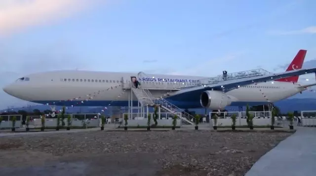 Yeni Başladı, İmkanı Olan İftarını Uçak Restoranda Açmaya Koşuyor