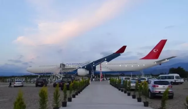Yeni Başladı, İmkanı Olan İftarını Uçak Restoranda Açmaya Koşuyor