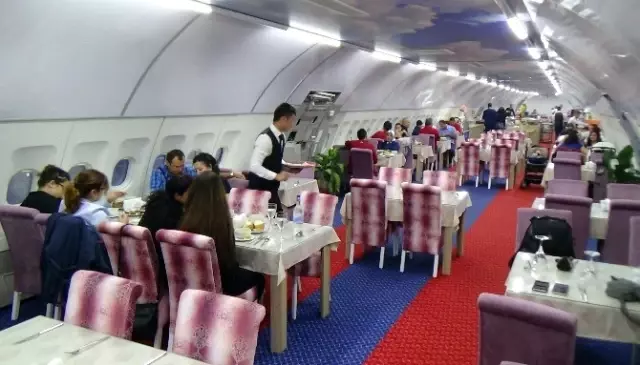Yeni Başladı, İmkanı Olan İftarını Uçak Restoranda Açmaya Koşuyor