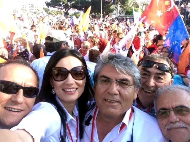 2006 Türkiye Güzeli Sarıbaş, AK Parti İl Kadın Kolları Başkanı Oldu