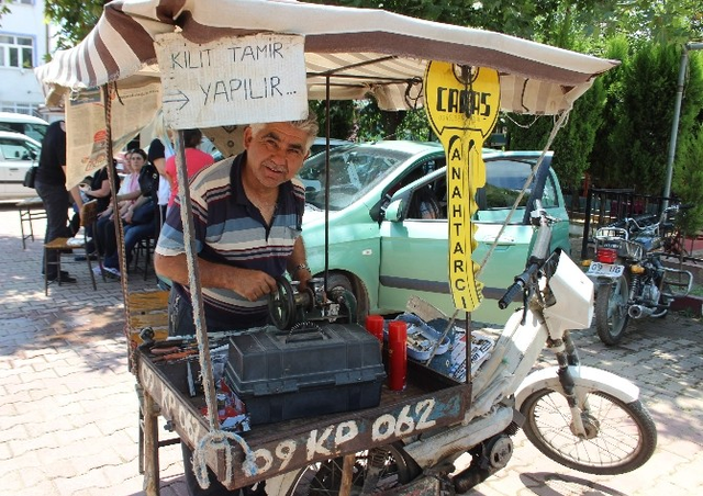 1 Metrekarelik Tezgahta Kazanıp İki Mühendis ve Bir Tekniker Yetiştirdi
