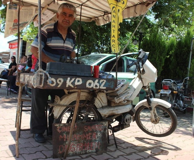 1 Metrekarelik Tezgahta Kazanıp İki Mühendis ve Bir Tekniker Yetiştirdi