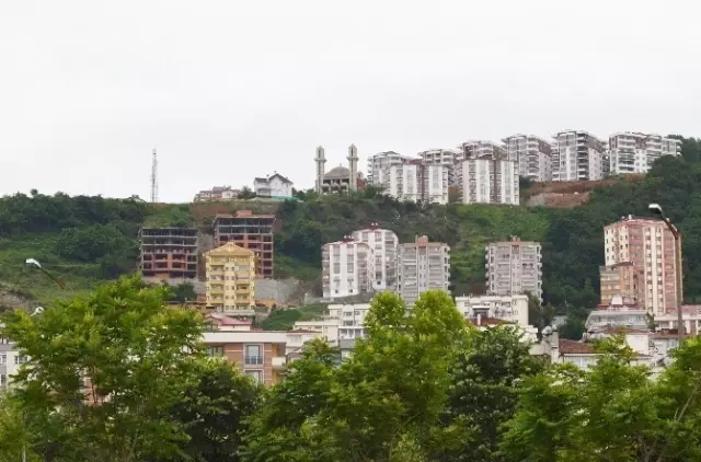 Kiliseye Benzetilen Camiye Kimse Para Yardımı Yapmıyor