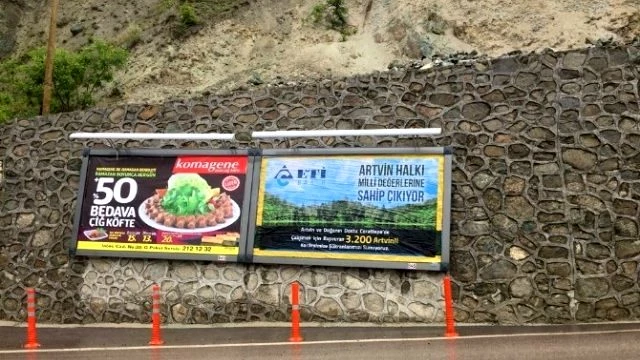 Artvin'de Afiş Gerginliği, Maden Şirketinin Astığı Teşekkür Afişleri Yırtıldı