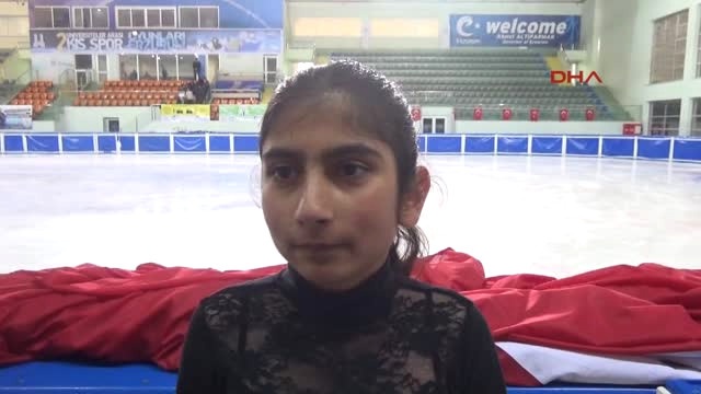 Erzurum'da Senkronize Buz Pateni Takımı Sporcuları Büyük İlgi Topluyor
