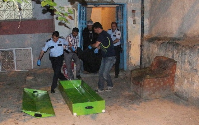 Kapıyı Kırıp Eve Giren Eski Kocasını Öldürdü