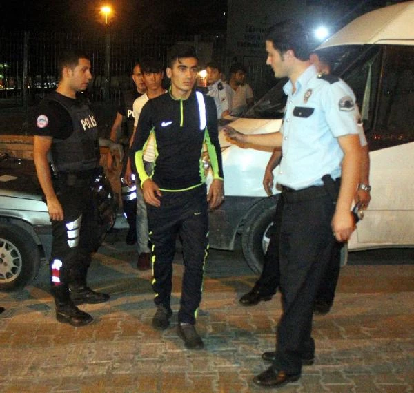 Şanlıurfa'da Türk ve Suriyeli Gençler Birbirine Girdi: 1 Yaralı 10 Gözaltı