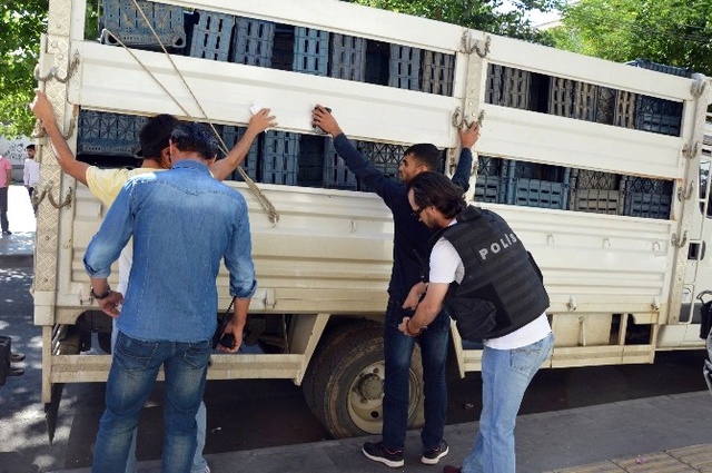 Diyarbakır'da 600 Polisle Dev Operasyon