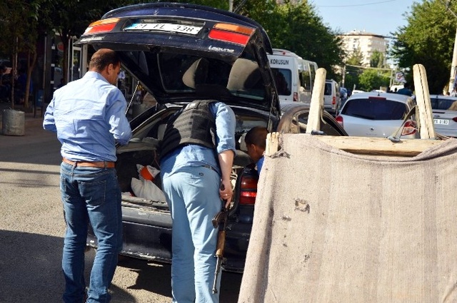 Diyarbakır'da 600 Polisle Dev Operasyon