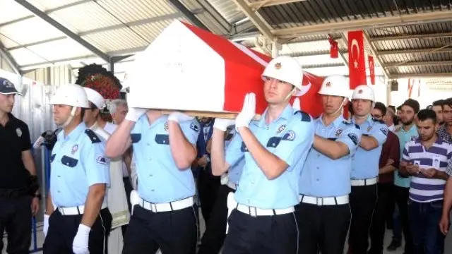 Doldur-Boşalt Sırasında Şehit Olan Polis Toprağa Verildi