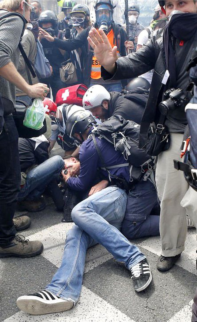 Paris Savaş Alanına Döndü