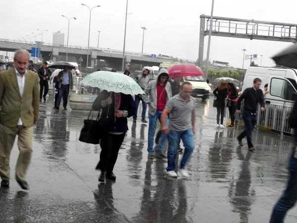 Haziran Yağmuru İstanbul'a Serinlik Getirdi