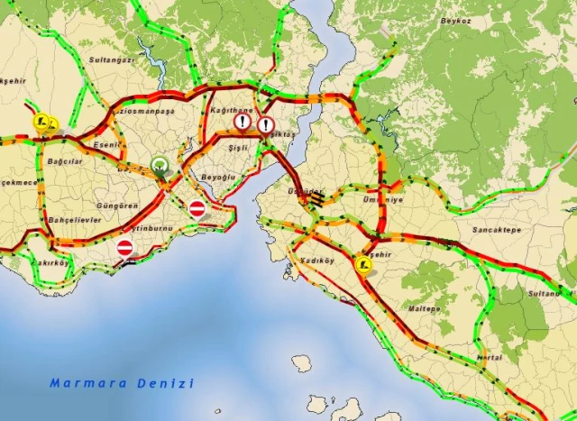 İstanbul'da Sağanak Yağış Trafiği Felç Etti