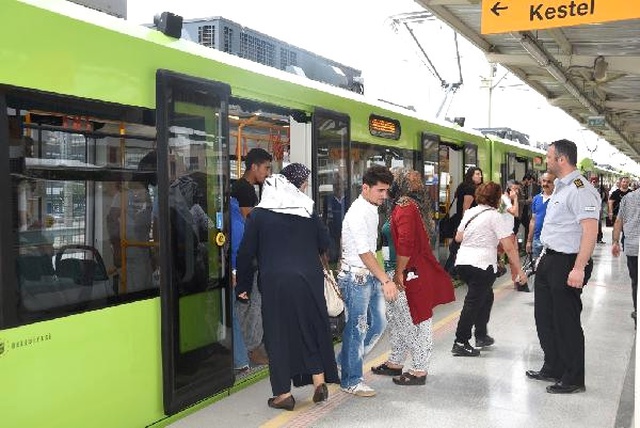Bursa'da Üretilen Yerli Vagonlar Raylara Çıktı
