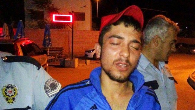 Suçüstü Yakalanan Hırsız, Polis Otosunun Ön Koltuğuna Oturmak İstedi