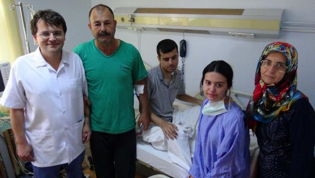 Görme Engelli Oğluna Nişan Hediyesi Olarak Böbreğini Verdi