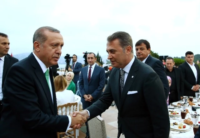 Erdoğan'ın Tarabya Köşkü'ndeki İftarına Ünlüler Akın Etti