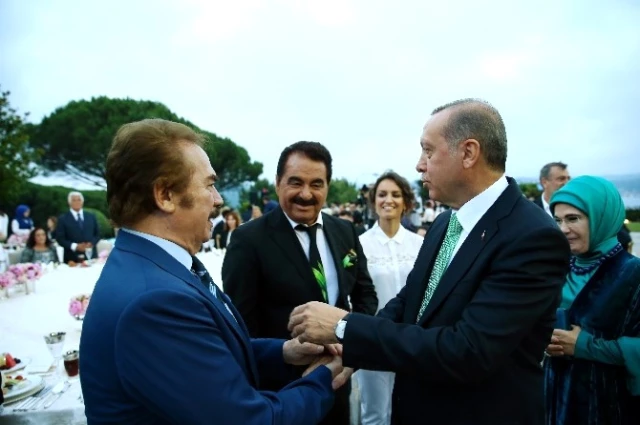 Erdoğan'ın Tarabya Köşkü'ndeki İftarına Ünlüler Akın Etti