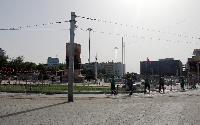 Taksim'de 'LGBTİ Onur Yürüyüşü' Önlemi