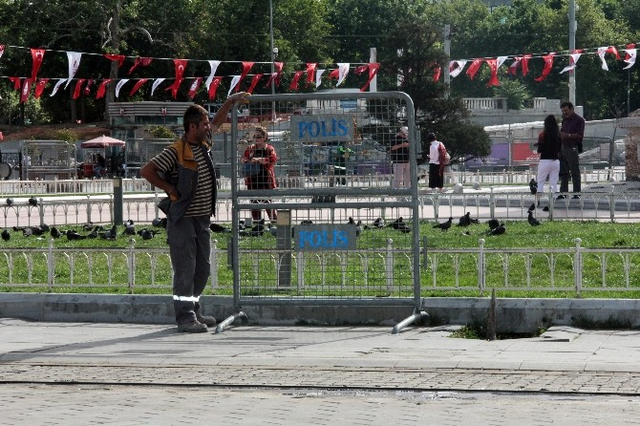 Taksim'de 'LGBTİ Onur Yürüyüşü' Önlemi