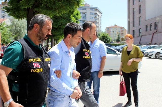 Boğazını Kestiği Sevgilisinin Yakınları Tarafından Linç Edilmek İstendi