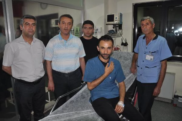 Osmaniye'de Hasta Yakınları, 2 Hemşire Ve Hastabakıcı Dövdü