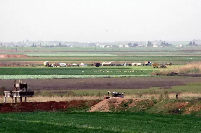 Asker Son Teknolojik İmkanlarla Suriye Sınırını Koruyor