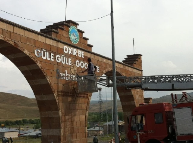 Tuzluca Belediyesi, Astırdığı Ermenice Yazılı Tabelayı Kaldırdı