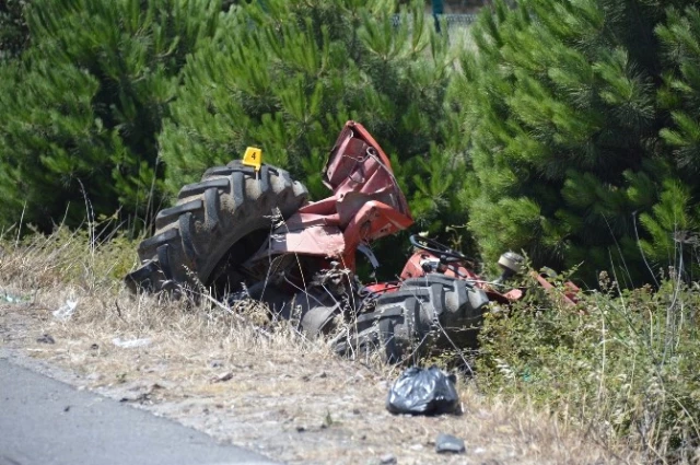 Kamyon Çarpan Traktör Parçalara Ayrıldı: 1 Ölü, 2 Ağır Yaralı