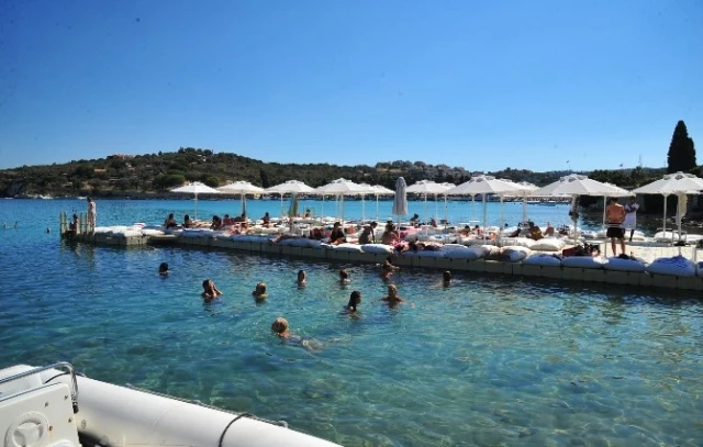 Turizmdeki Kriz Çeşme'yi Teğet Geçti