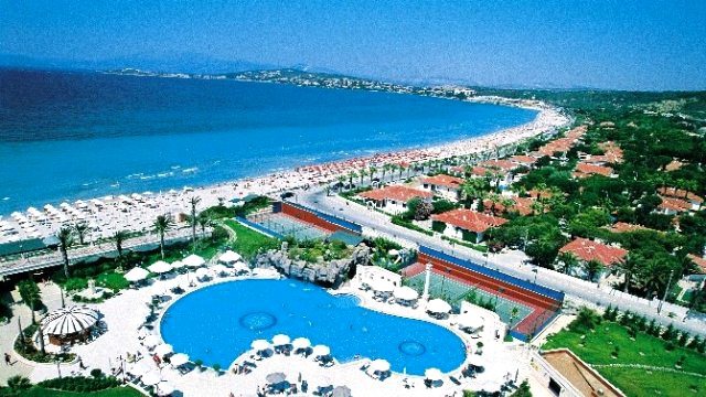Turizmdeki Kriz Çeşme'yi Teğet Geçti