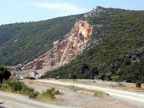 Danıştay Urla'daki Taş Ocağının 'ÇED' Raporunu İptal Etti, Köylüler Kazandı