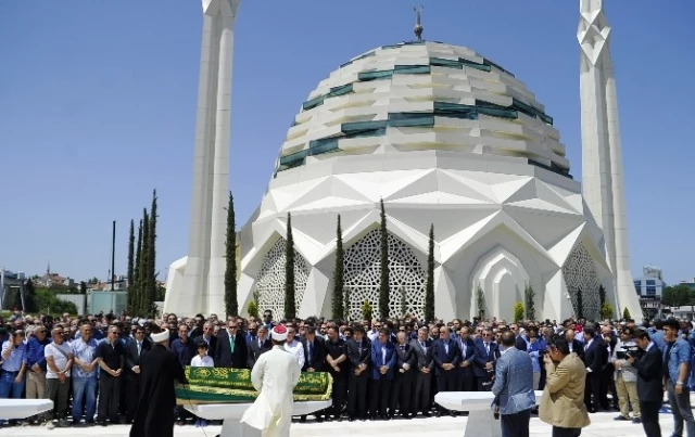 Cumhurbaşkanı Erdoğan ve Gül Cenazede Bir Araya Geldi