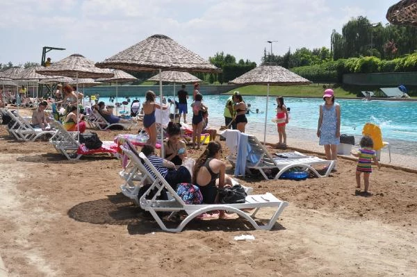 Eskişehir'de Sezonu Açan Yapay Plaja İlgi Büyük