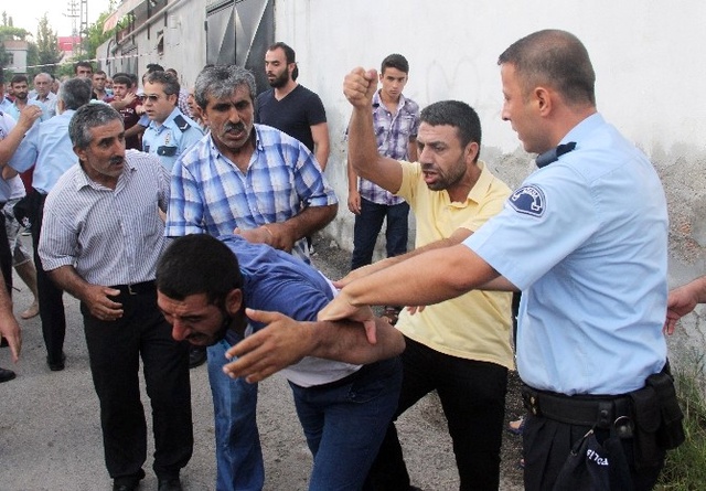 Vatandaşların Linç Etmek İstediği Yankesiciler Son Anda Kurtuldu