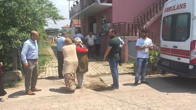 Yaşlı Adam, Torununun Gözleri Önünde Eşini Öldürdü