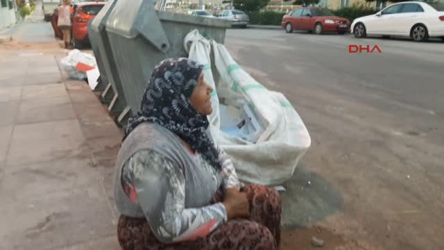 Atık Karton Topladığı Çöplerin Arasında Oruç Açıyor