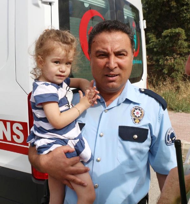2 Yaşındaki Almina Hurdaya Dönen Araçtan Burnu Kanamadan Kurtuldu