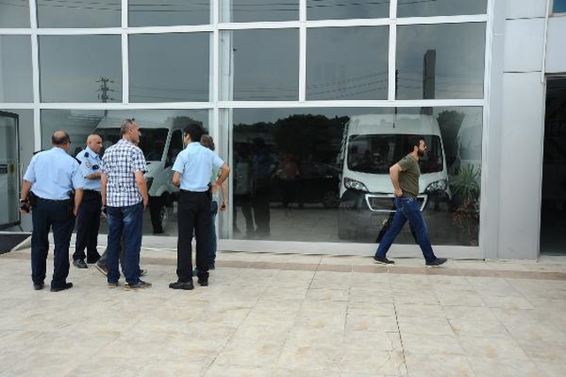İşten Çıkarıldı, Bıçakla Eski Müdürünü Rehin Aldı