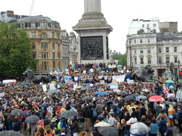 Londra'da Yağmur Altında 'Brexit' Protestosu