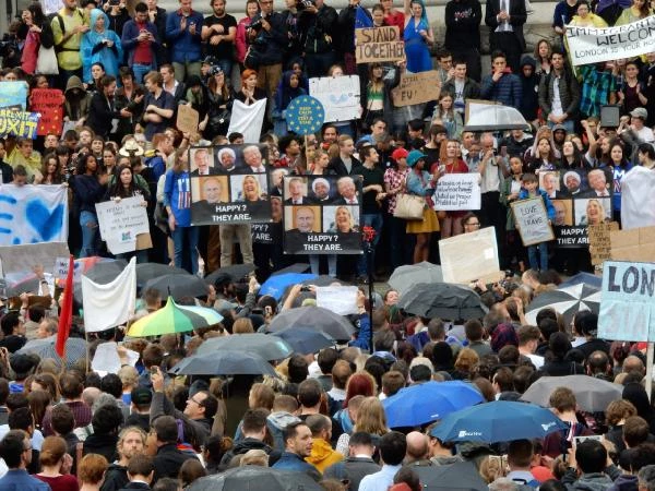 Londra'da Yağmur Altında 'Brexit' Protestosu