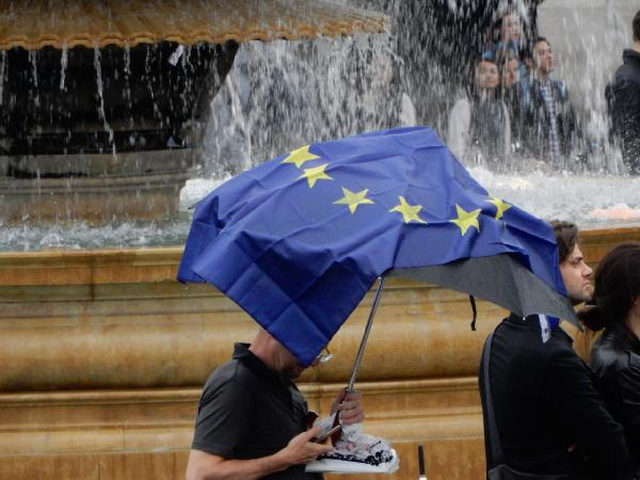 Londra'da Yağmur Altında 'Brexit' Protestosu