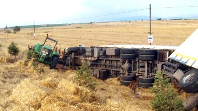 Bandırma Yolundaki TIR Traktöre Arkadan Çarptı: 2 Ölü, 4 Yaralı