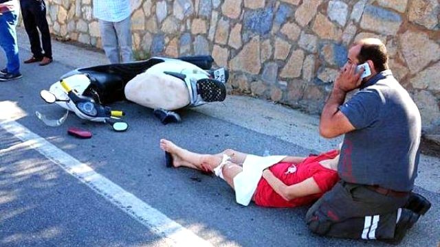 Baba- Kızın Hayatını Kaskları Kurtardı