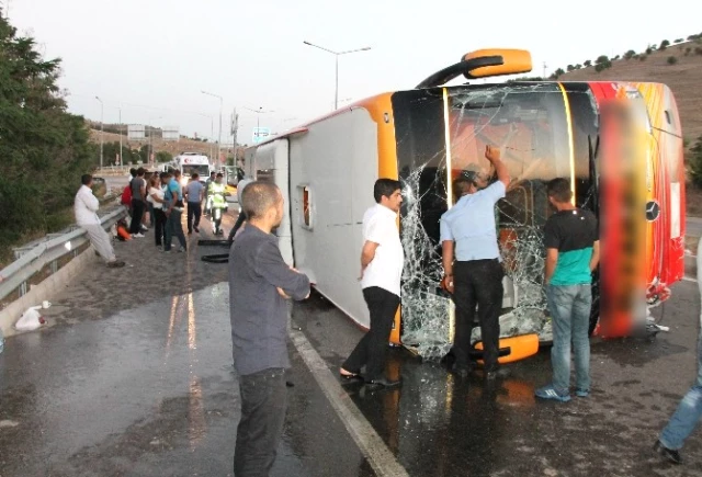 Elazığ'da Devrilen Otobüs Şarampole Uçmaktan Son Anda Kurtuldu!