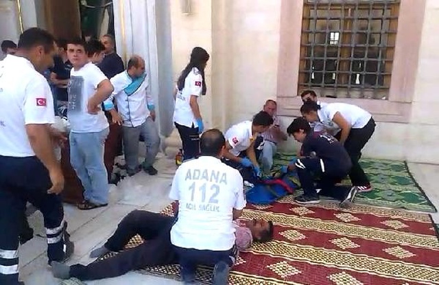 Adana'da Sabancı Merkez Camii, 'Canlı Bomba' İddiasıyla Boşaltıldı