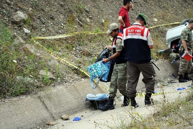 Bayram Tatili Yolunda Kaza: 2 Ölü, 3 Yaralı