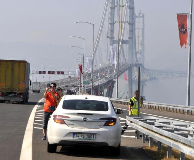 Osmangazi Köprüsü Bedava Açıldı, Vatandaş Akın Etti