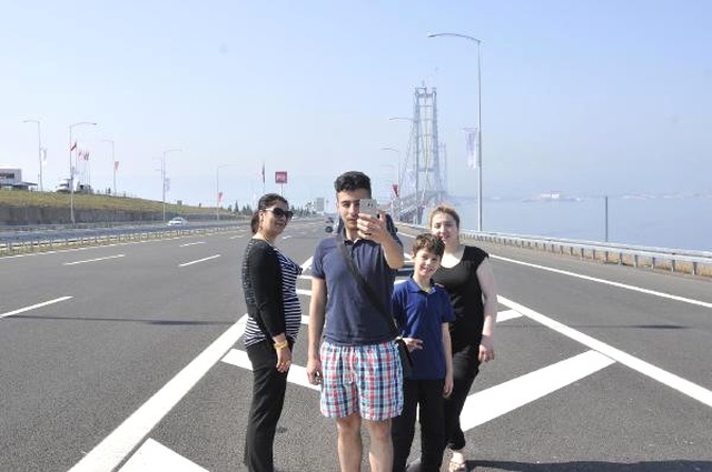 Osmangazi Köprüsü Bedava Açıldı, Vatandaş Akın Etti